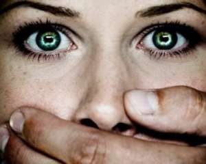 На Закарпатье девушку изнасиловали неестественным путем в кабине грузовика