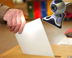 Міжнародні спостерігачі збираються пояснювати виборцям справжнє призначення веб-камер на дільницях