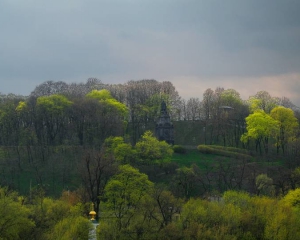 Лавра та Маріїнський парк повільно сповзають у Дніпро
