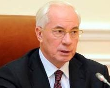 Азаров призвал операторов кабельных сетей с пониманием отнестись к ТВі