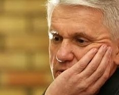 Литвин подготовит запрос в МВД относительно инцидента с палаткой Чорновола
