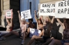 Акцію FEMEN у Парижі підтримали черниці