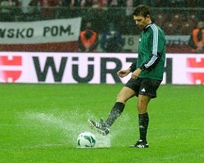 Польща та Англія не зіграли через сильний дощ