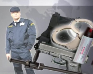 С 18 октября охранники будут законно носить оружие, дубинки и газовые баллончики