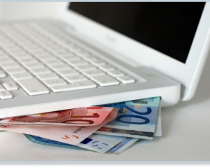 Відсьогодні Нацбанк може регулювати випуск і використання електронних грошей