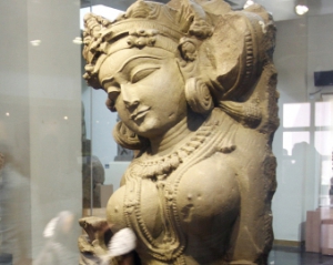Из индийского музея украли трон и 40-килограммовый зонтик