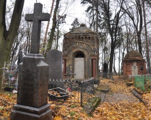 На Волыни малолетние вандалы разбили могилы на кладбище