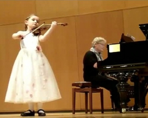 Семилетнюю скрипачку назвали маленьким Моцартом