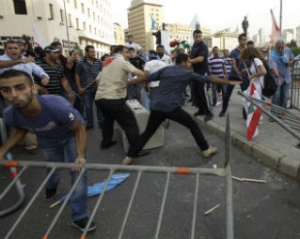 Ливанские оппозиционеры попытались взять штурмом здание правительства