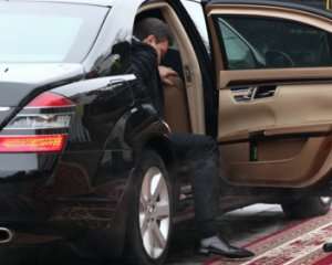 СТоличный водитель отказался уступить место кортежу Януковича