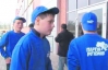 15-річні школярі одягли бейсболки та светри з написом "Партія регіонів 2012"