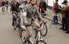 200 чоловік одягли твід і сіли на велосипед: ретро-заїзд у Києві