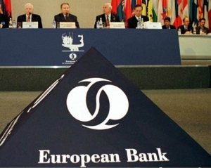 ЕБРР предупредил Украину о высоком риске девальвации гривни
