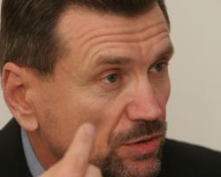 "Установка монополии гривны на украинском рынке остается нерешенной задачей власти"
