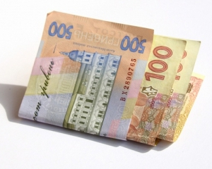 Средняя зарплата в Украине уменьшилась до 3064 гривен - Госстат