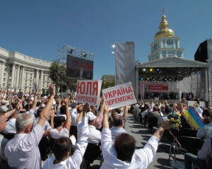 Объединенная оппозиция собрала на Софиевской площади 2 тысячи сторонников