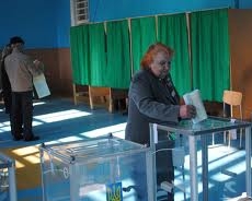 Через плутанину у складі ДВК на Черкащині голосування розпочали із затримкою