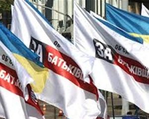 &quot;Батьківщина&quot; вже нарахувала більше тисячі порушень на виборах