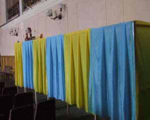В Тернополе мать пыталась проголосовать за полуторагодовалую дочь