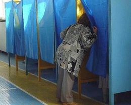 На Полтавщині затримали спостерігача, яка контролювала голосування за &quot;регіоналів&quot;