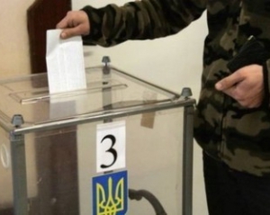 Сына чиновника от ПР на Донетчине поймали за руку при вбросе бюллетеней
