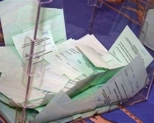 В Запорожской области пьяный мужчина забрал у комиссии списки избирателей