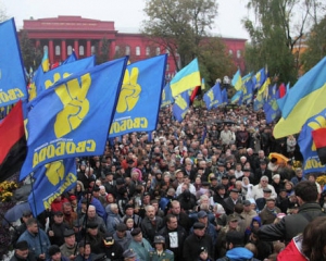 &quot;Свобода&quot; пугает уличными протестами в случае фальсификаций результатов выборов