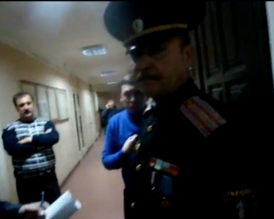 В Донецке фальсификаторов выборов открыто защищали казаки и милиция