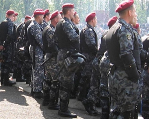 Будівлю 197 ОВК оточили &quot;беркутівці&quot;