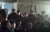 На ОИК Левченко и Пилипишина произошло столкновение, здание оцепила милиция
