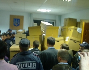 На окрузі Терьохіна-Лисова пропали дві коробки з бюлетенями