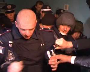Під час штурму ОВК 132 Москаль зірвав шолом з міліціонера