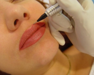 Гепатит С можна підхопити у стоматолога або косметолога