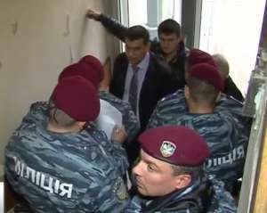 У міліції кажуть, що вони не били журналістів каналу ТВі на ОВК №11