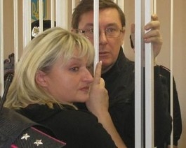 Дружина Луценка обурена рішенням суду щодо його прав 