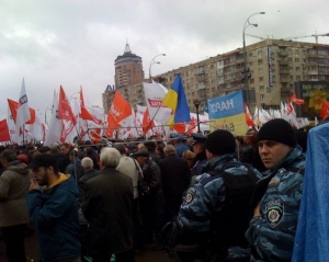 Беркутовцы во второй раз не позволили установить палатку под ЦИК