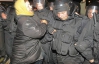 Ночью сотню оппозиционеров охраняли несколько сотен милиционеров