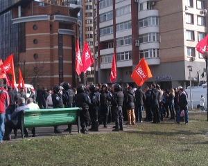 Голова скандальної 223 ОВК приїздила до Центрвиборчкому і постояла серед мітингуючих