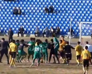 В Таджикистане футболисты во время матча избили арбитра