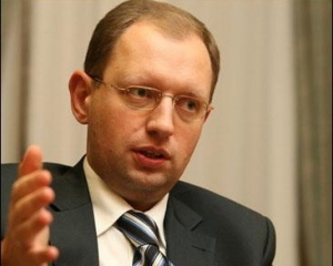 Яценюк ініціює консультації щодо відмови опозиціонерів від мандатів
