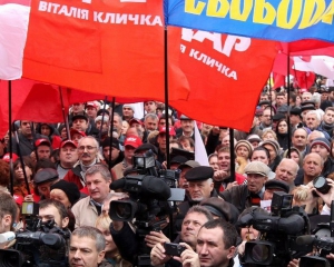 Опозиція закликала людей приходити під ЦВК з друзями й рідними 12 листопада