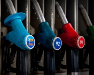 Митниця не пропускає бензин трьох компаній - ЗМІ