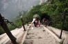 Самая опасная горная тропа на горе Хуашань пролегает по воздуху