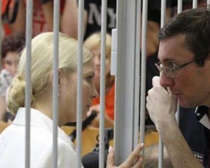 У Європі хочуть, щоб Тимошенко та Луценка лікували у стаціонарі