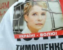 До Тимошенко приїхали лікарі і тюремники