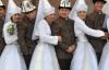 37 пар влюбленных киргизов отпраздновали групповую свадьбу