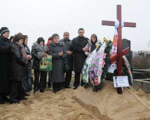 Над могилою Ярослава Мазурка поставили червоний хрест