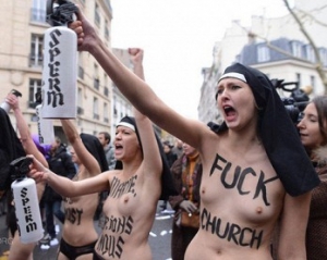 Активисток FEMEN избили во Франции