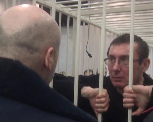 Суд оголосив перерву в справі Луценка, аби екс-міністр поспілкувався із адвокатами