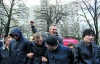 Жінки – члени комісії – зашивали міліціонерам їхні розірвані куртки